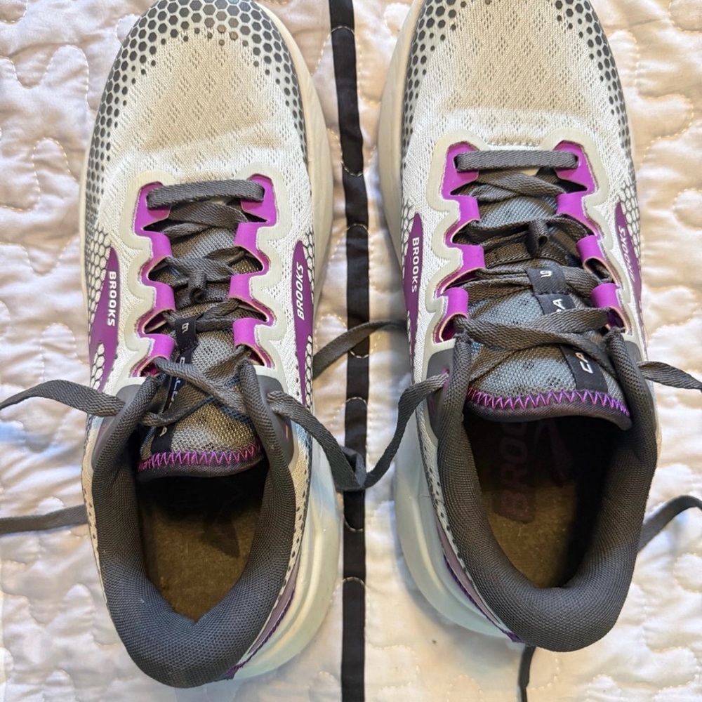 Like new women’s Brooks Casadia size 9.5
